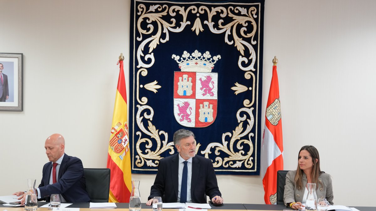 Primera reunión de la Mesa de las Cortes de Castilla y León de esta XII Legislatura.