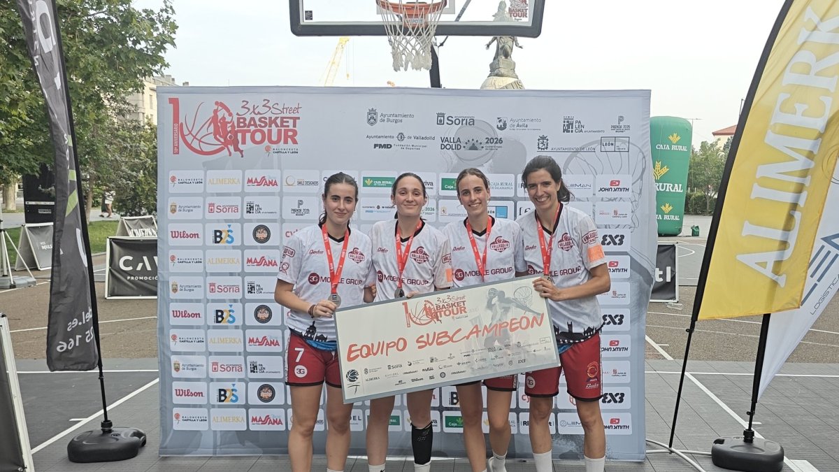 Las chicas del 3G Valladolid 3x3 en la Acera de Recoletos.