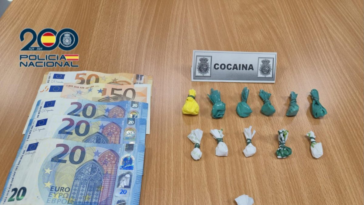 Efectivo y sustancias intervenidas por la Policía Nacional.