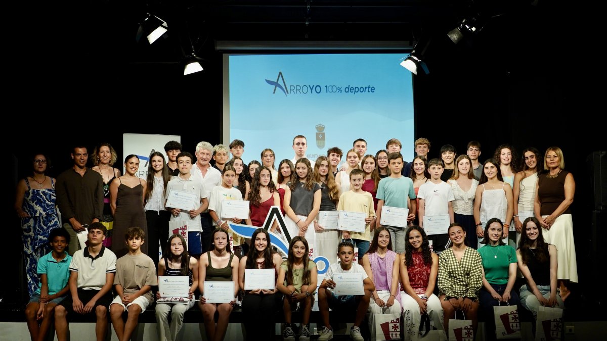 Entrega de Becas a Deportistas de Modalidades Individuales del programa Arroyo 100% Deporte.