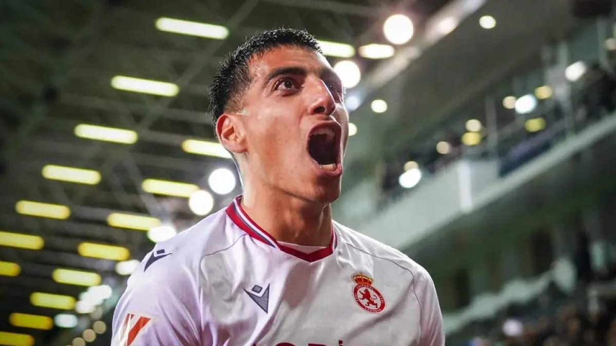 Thiago Ojeda celebra un gol con la Cultural Leonesa.