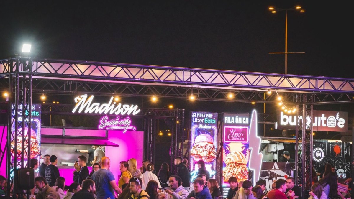 The Champions Burger llega a Valladolid con su ruta California Dreaming y un espectáculo de neones y cultura urbana.