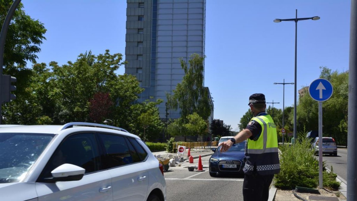 Obras en avenida Salamanca a la altura del edificio Duque de Lerma