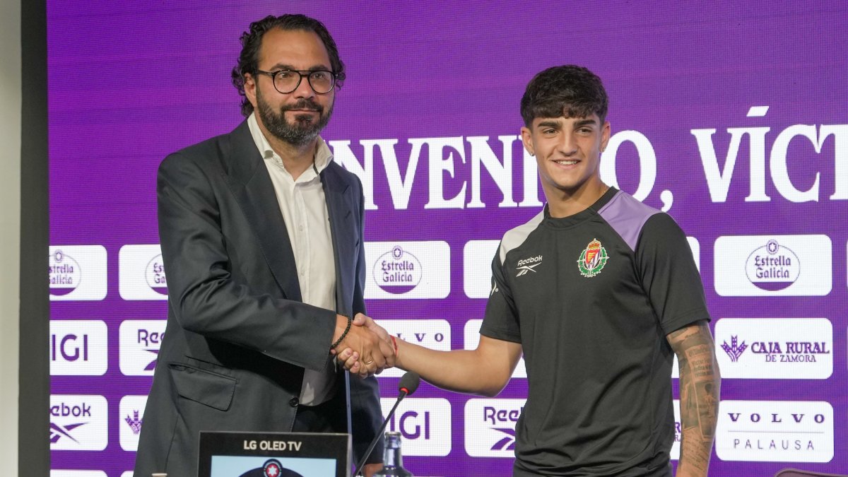 Presentación de Víctor Fernández Jr. con el Real Valladolid.