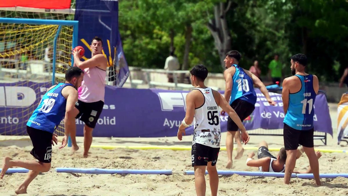 Las Moreras de Valladolid vibró durante todo el fin de semana con el espectáculo del balonmano playa.-PHOTOGENIC