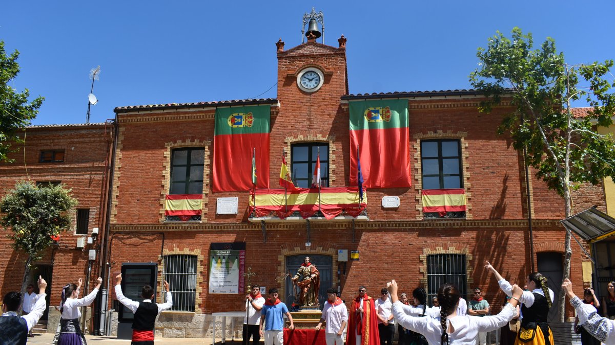 El Ayuntamiento de Cigales durante la celebración de las fiestas de Santa Marina