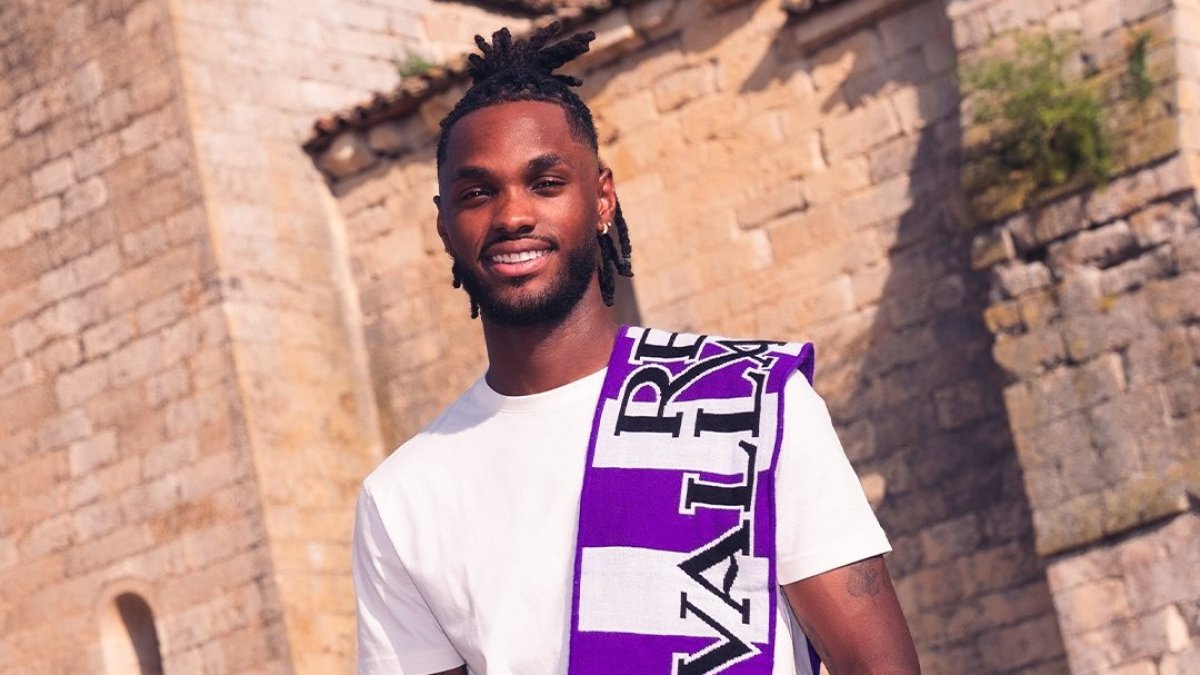 Álex Balboa, en su anuncio oficial como nuevo jugador del Real Valladolid.