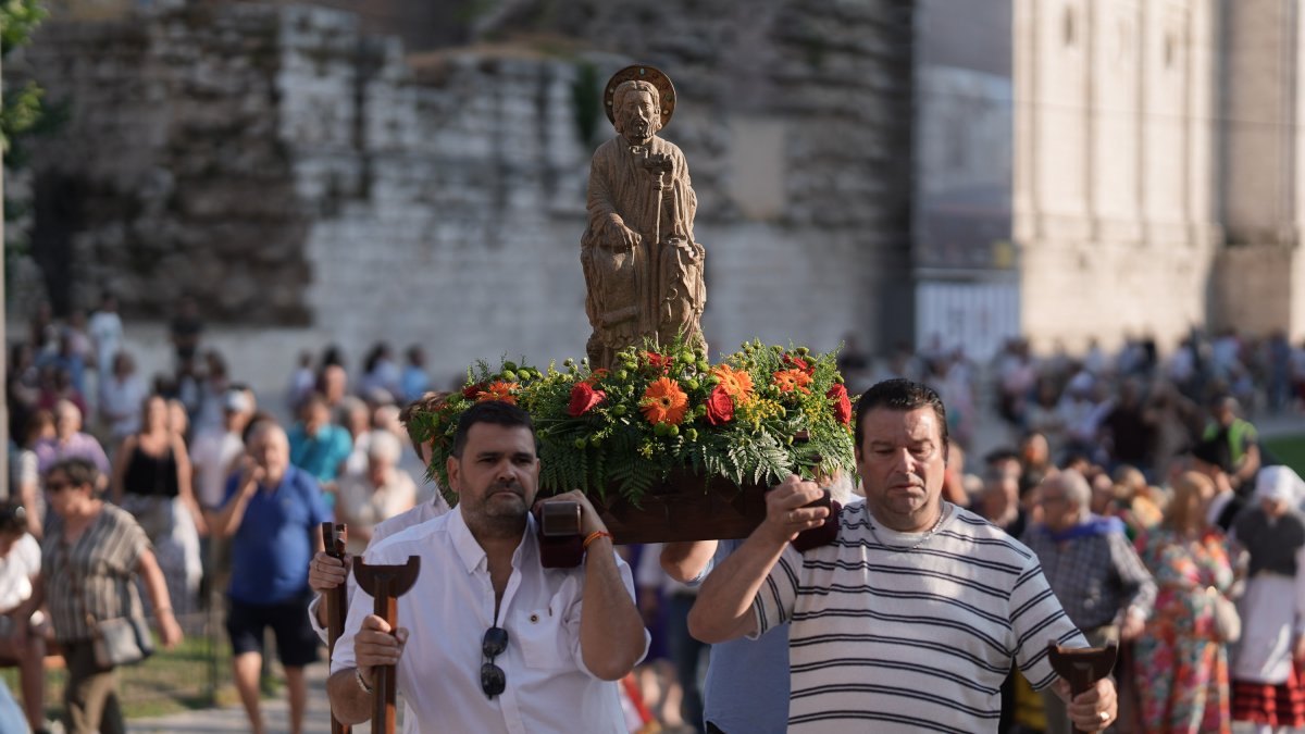 Momento de la procesión celebrada ayer en honor al apóstol Santiago.