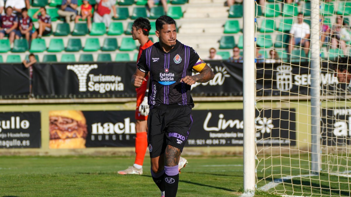 El delantero blanquivioleta Marcos André celebra de forma contenida su gol, el primero del partido.