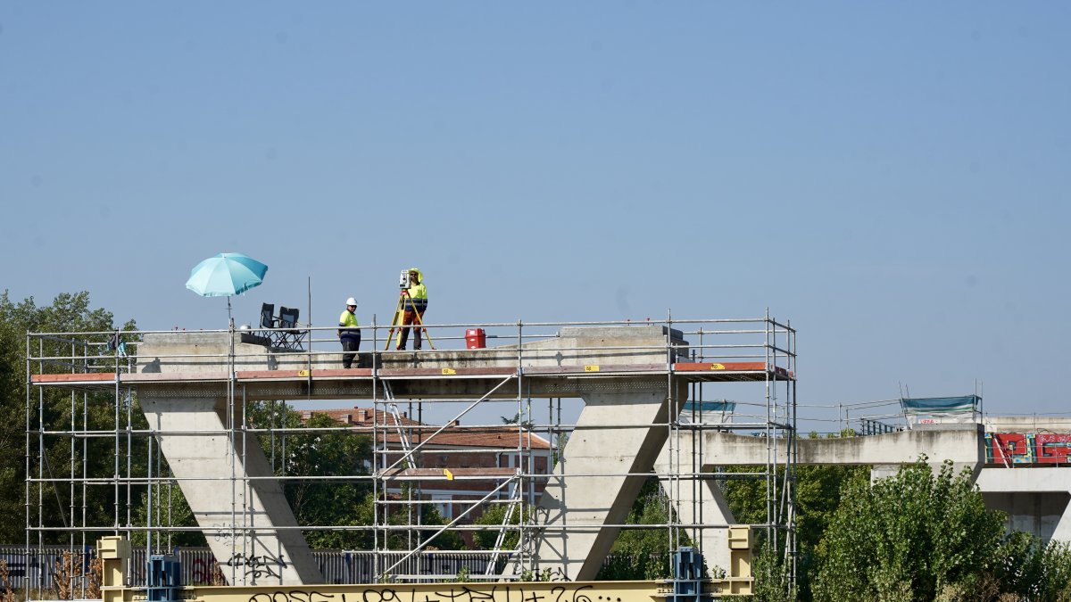 Obras del Viaducto de los Tramposos de la variante de trenes de mercancías sobre la N-601