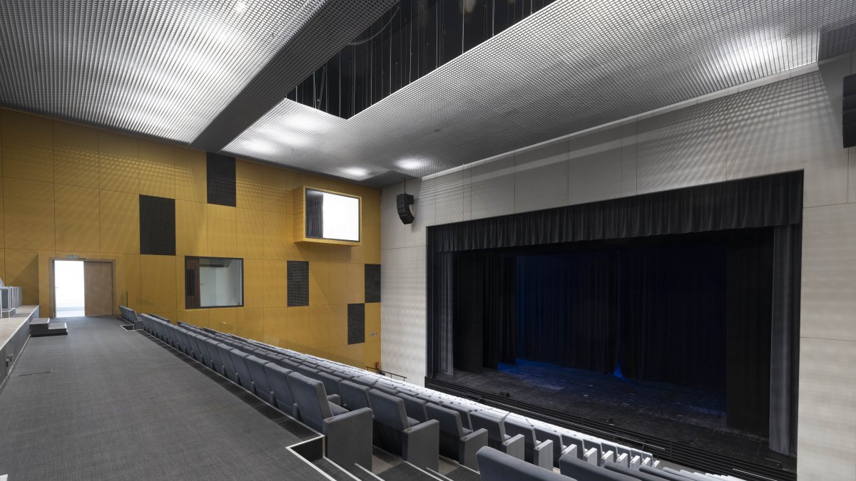 Casa de la Música y el Teatro de Arroyo.