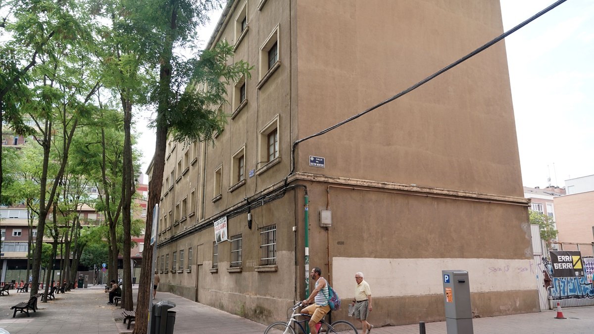 Actuaciones previas al derribo de la Casa Cuartel de la Plaza Vadillos de Valladolid.