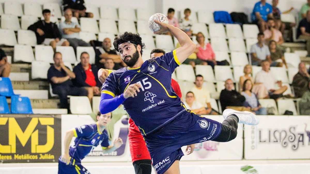 Gedo lanza a portería ante el One Veszprém HC.