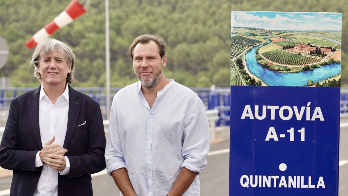 Carlos Martínez y Óscar Puente en la inauguración de dos tramos de la A-11