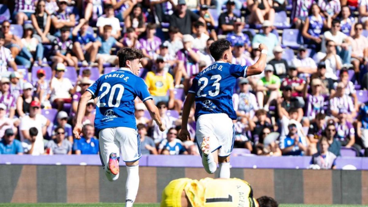 El Oviedo celebra el 0-1 en Zorrilla.