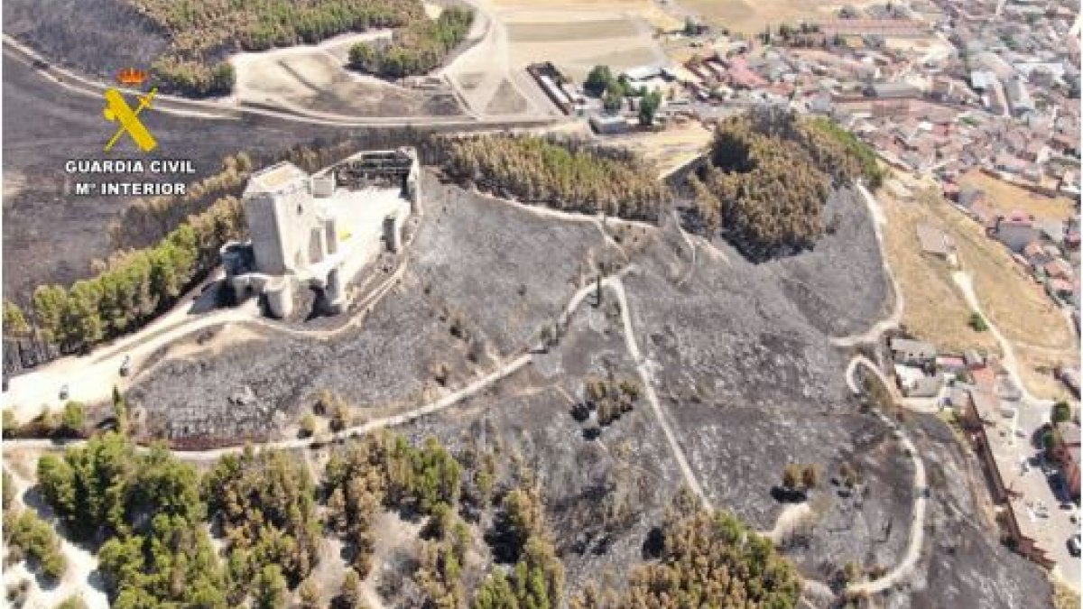 Foto aérea del castillo tras el incendio.