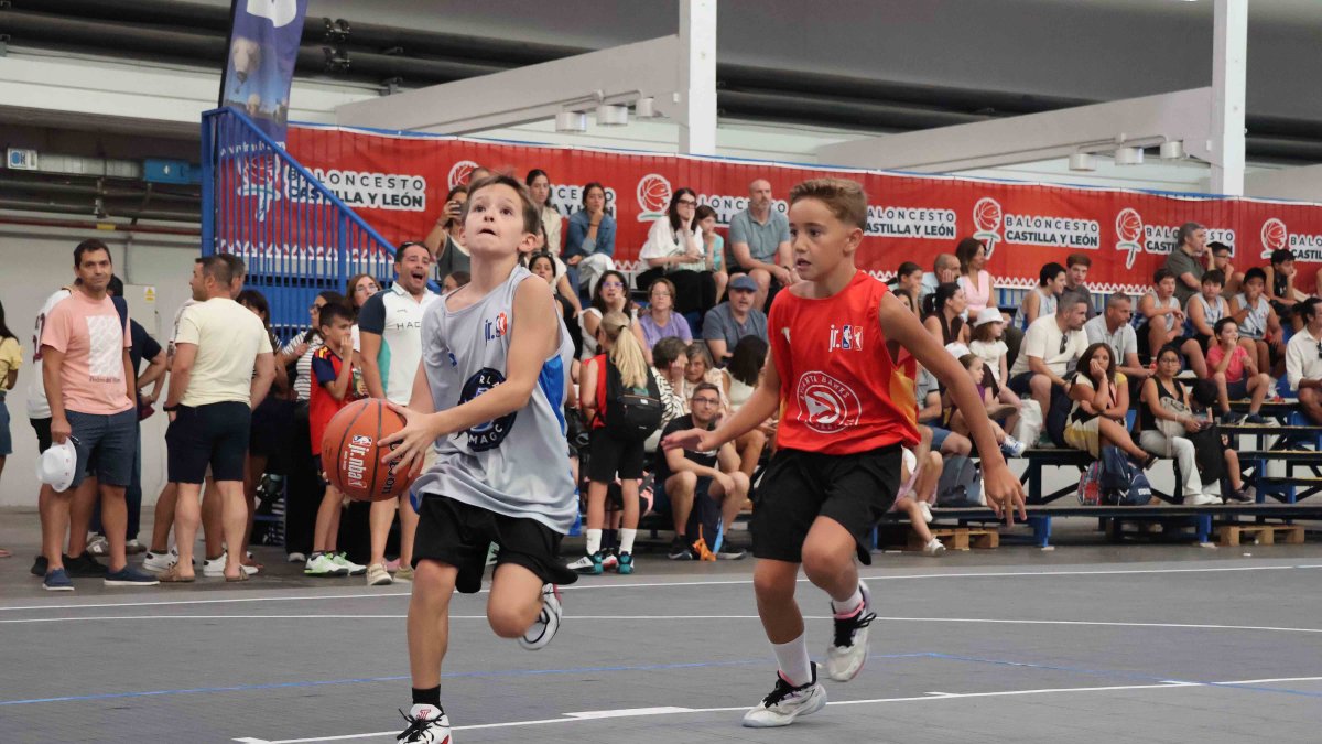 Un momento de uno de los partidos de la Jr. NBA-WNBA en Valladolid.