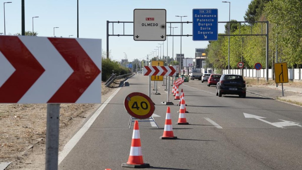 Cortada la N-601 por obras en el viaducto de Los Tramposos.