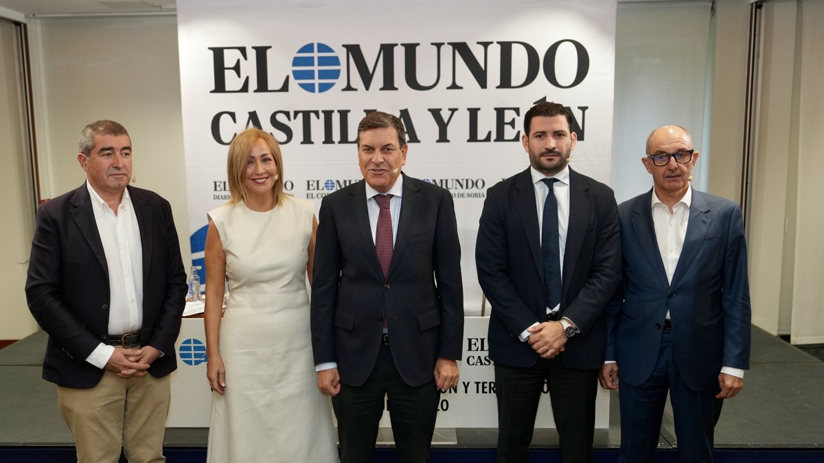 Pablo Lago, María Belén Hernández, Carlos Fernández Carriedo, Pedro Pisonero y Fernando Llera, durante el Club de Prensa de El Mundo de Castilla y León