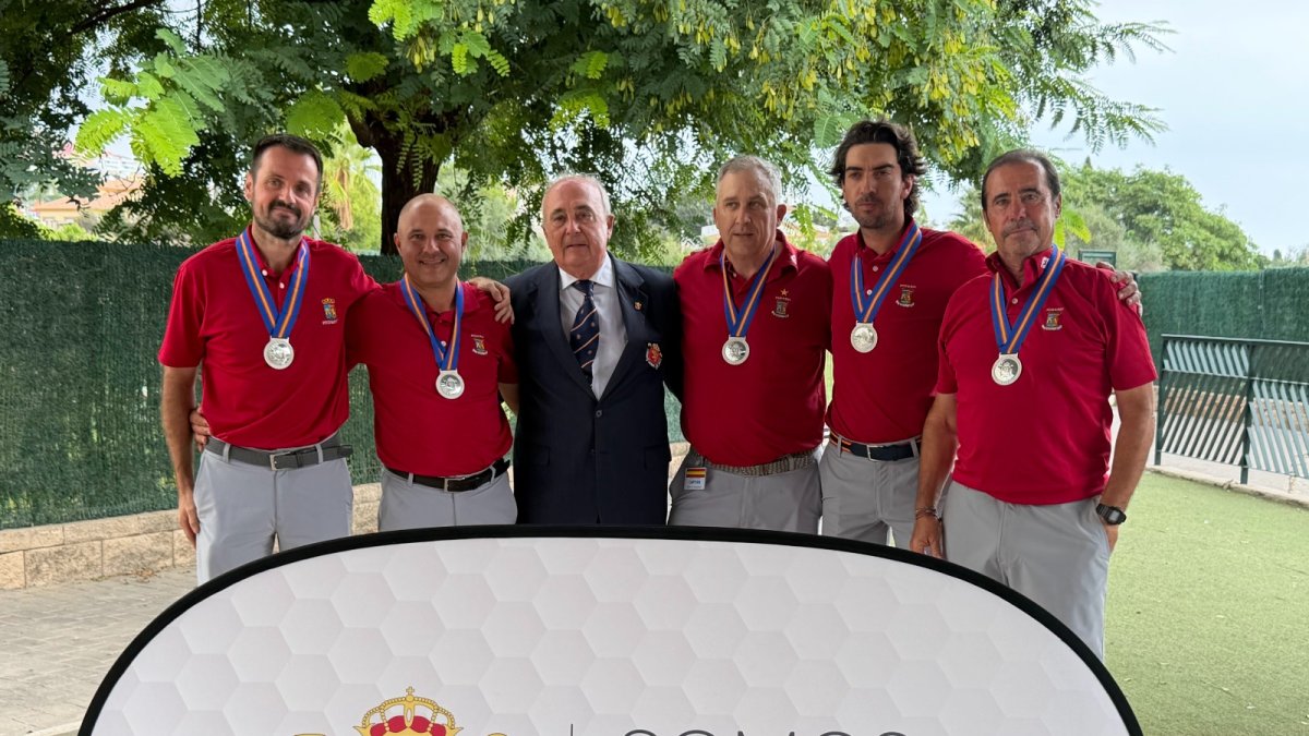 Equipo de Castilla y León en el Campeonato de España Pitch & Putt 2026 con su medalla de plata.