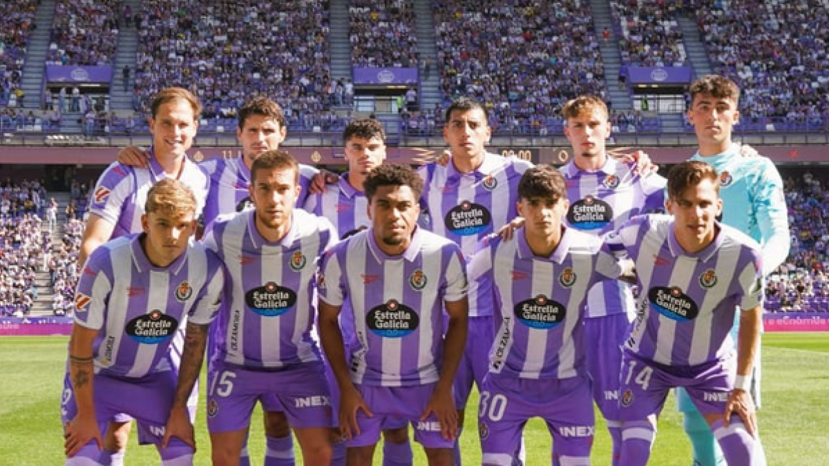 Equipo titular del Real Valladolid ante el Albacete.