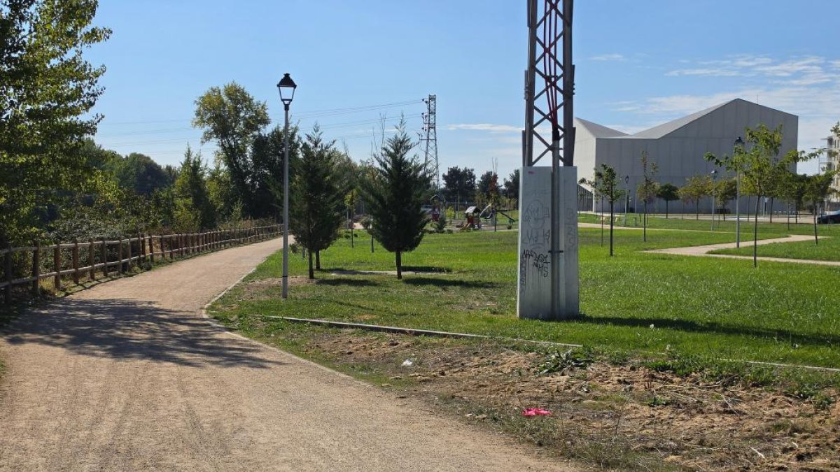 Terrenos de Arroyo donde conectarla la pasarela con la urbanización de Santa Ana