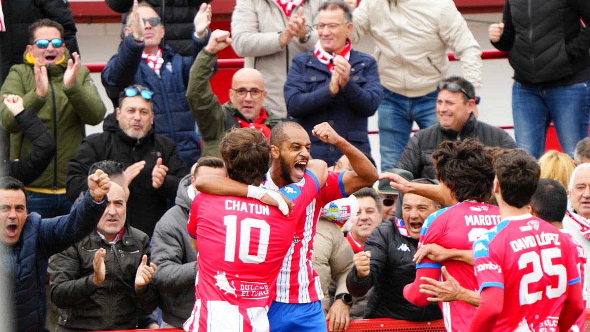El Tordesillas celebra uno de sus goles ante el Guadalajara.