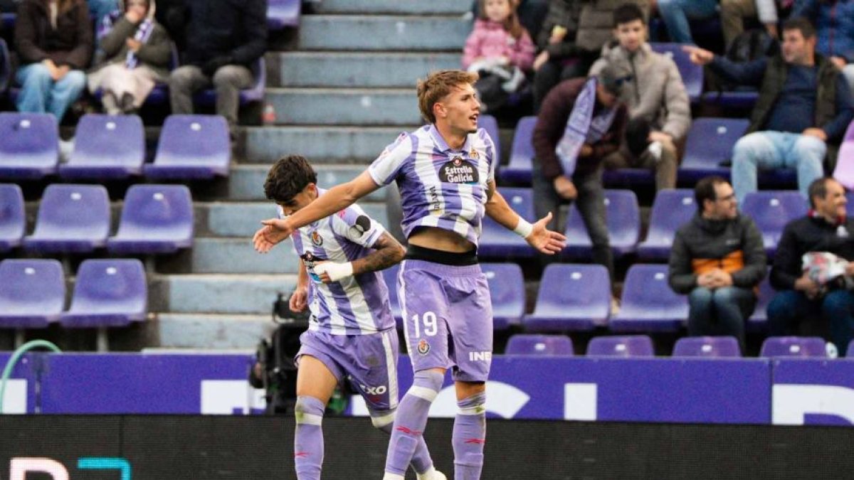 Arnu celebra su gol ante el Eldense.