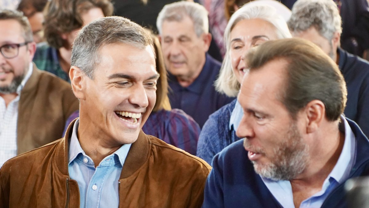 Pedro Sánchez y Óscar Puente, durante el mitin en la Cúpula del Milenio de Valladolid.