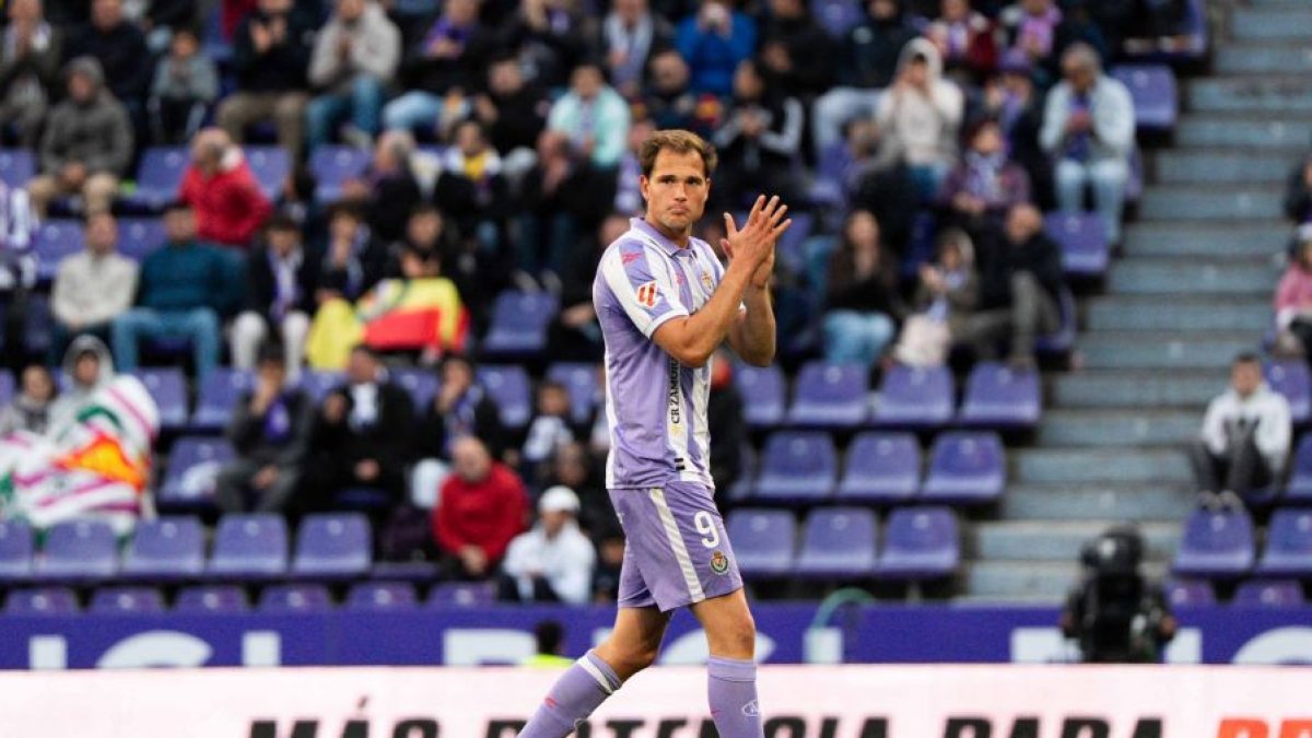 Latasa se marcha lesionado en el partido ante el Eldense.