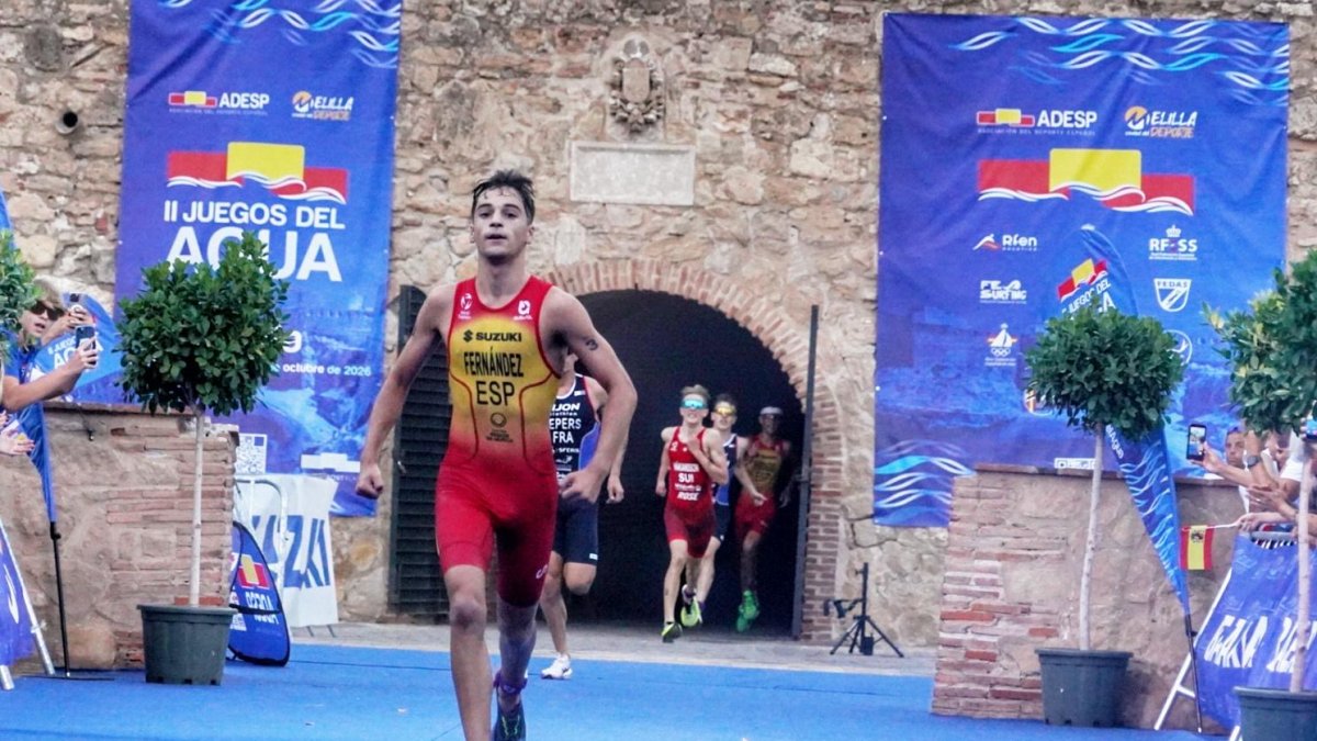 Víctor Fernández, a su llegada a la meta tras el segmento de carrera a pie.