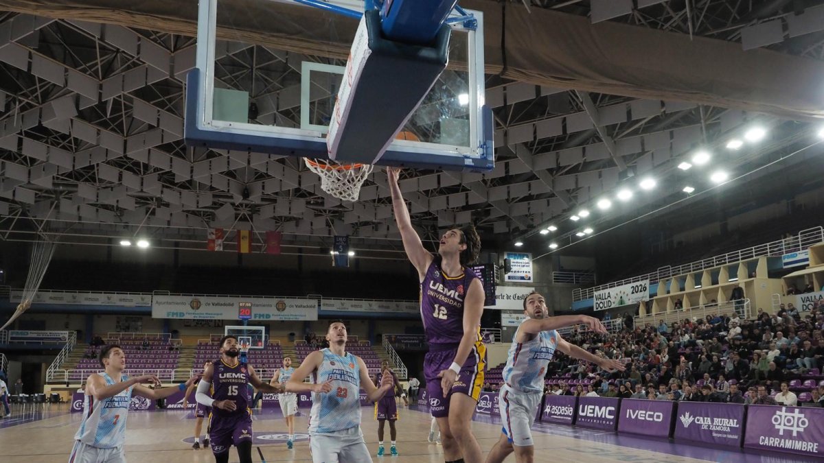 Imagen del último duelo del UEMC CBCV en la Copa España ante Fuenlabrada.