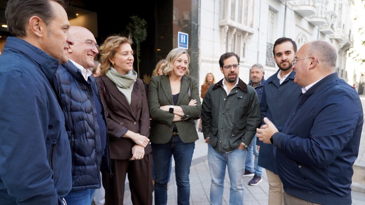 Conrado Íscar, Jesús Julio Carnero, María Pardo, Isabel Blanco, Eduardo Carazo, José Ángel Alonso y Miguel Tellado.