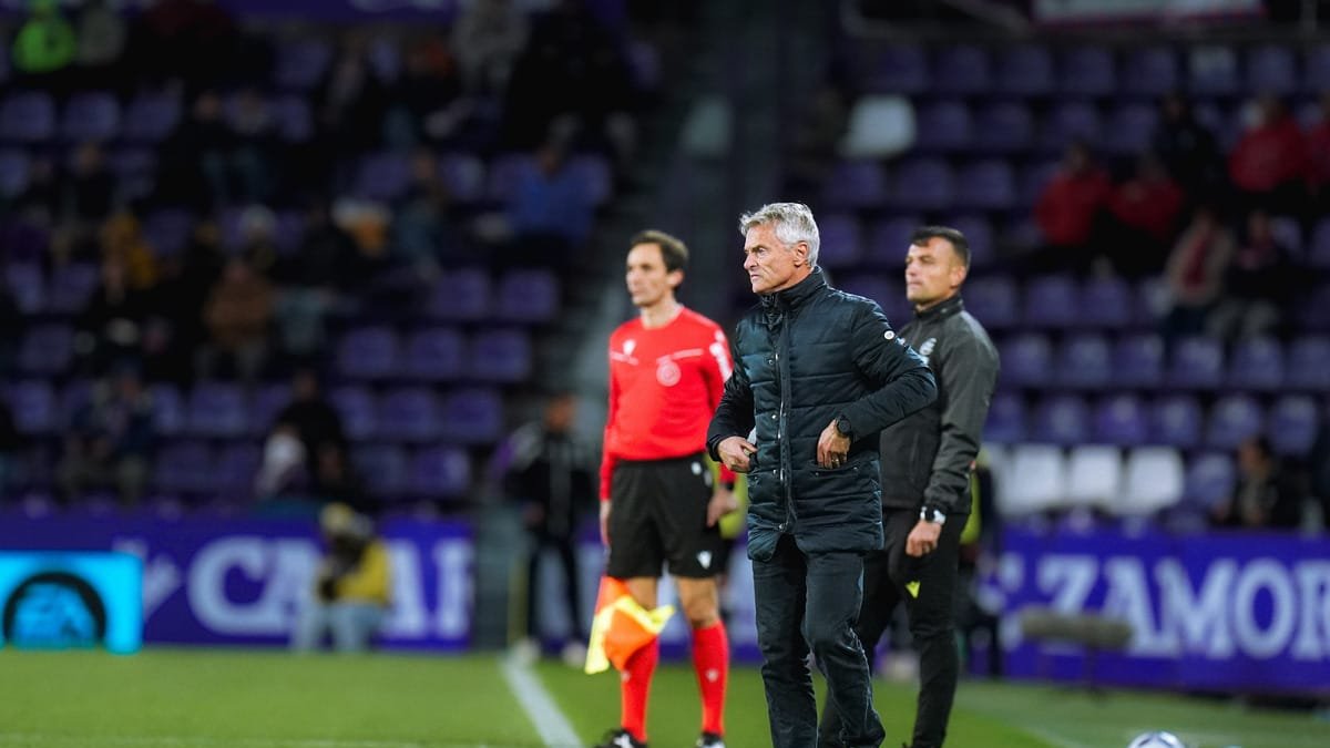 Fran Escribá, en la banda de Zorrilla ante el Albacete.