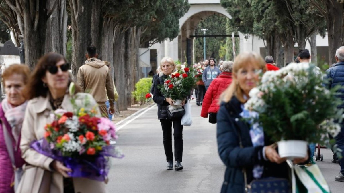 El cementerio de El Carmen en el Día de Todos los Santos