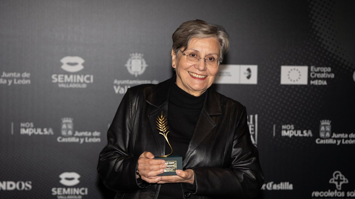 La cineasta chilena Valeria Sarmiento con la Espiga de Honor 2026
