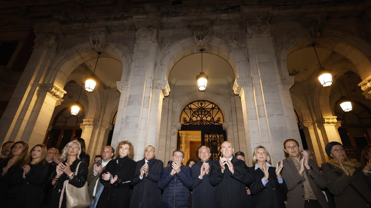 Numerosas autoridades presidieron el minuto de silencio en Valladolid por las víctimas de Urda.