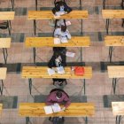 Opositores durante examen de oferta pública de empleo, imagen de archivo.- E.M