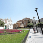 Jardines de La Antigua en los que estaba previsto construir un aparcamiento subterráneo.-E.M.