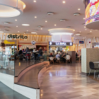 Zona de restauración del centro comercial Río Shopping.