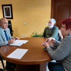 El subdelegado del Gobierno, Jacinto Canales, en la reunión con la Federación de Vecinos Antonio Machado.