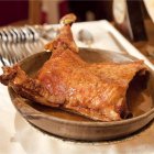 Imagen de archivo de un plato de lechazo