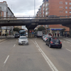 Cruce de la calle Puente Colgante con Recondo bajo el viaducto del Arco de Ladrillo, imagen de archivo