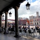 Terrazas en la Plaza Mayor de Valladolid en imagen de archivo