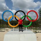 Juan Carlos Pastor en París con los aros olímpicos