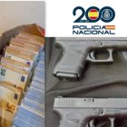 Armas y dinero incautado en la operación policial.