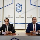 El presidente de la Diputación de Valladolid, Conrado Íscar, acompañado por el vicepresidente primero y diputado delegado del Área de Hacienda, Personal y Régimen Interno, Víctor Alonso.