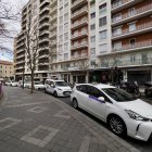 Taxis esperando clientes en la parada de la plaza del Poniente en Valladolid.