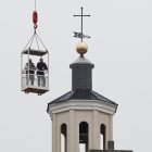 Colocación de la linterna de la iglesia de la Vera Cruz