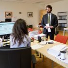 El portavoz de Vox en las Cortes de Castilla y León, Juan García-Gallardo, presenta su dimisión en el registro de las Cortes